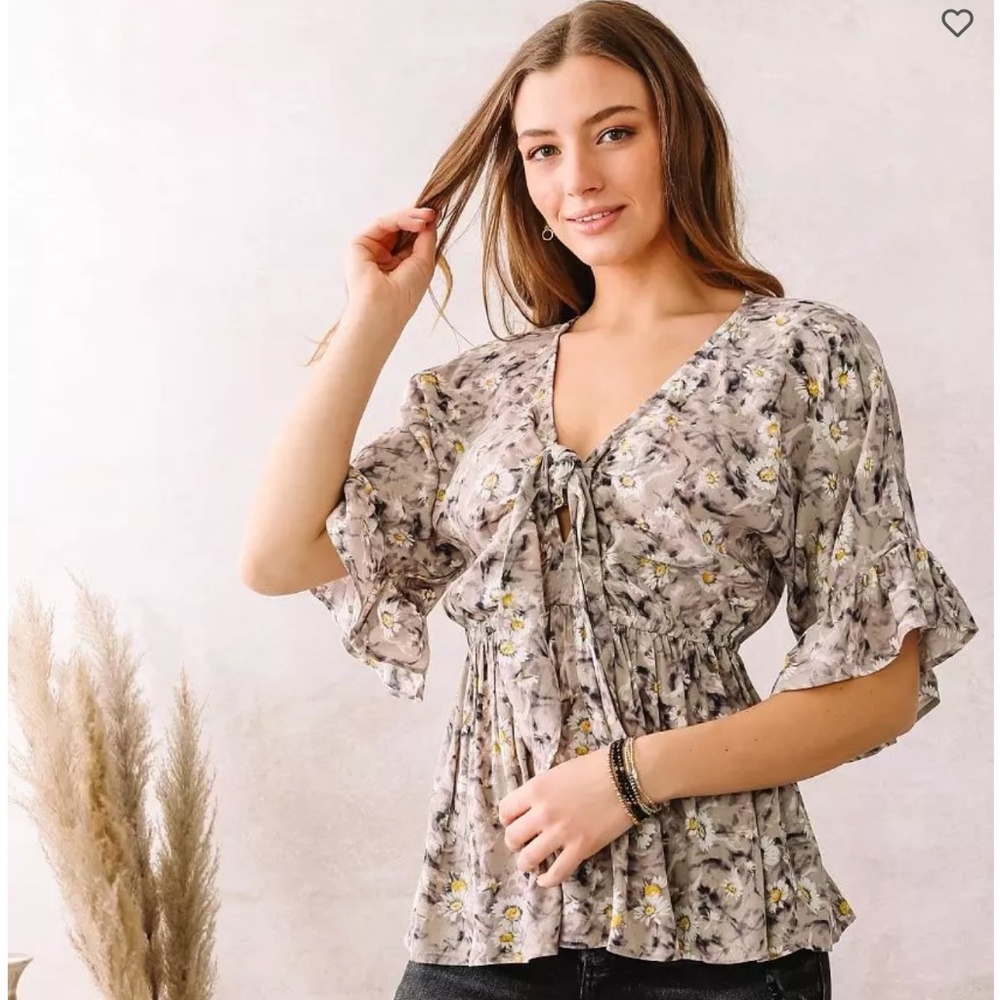 Willow & Root Buckle Daisy Taupe Purple Floral Peplum Cottagecore Cut Out Top L